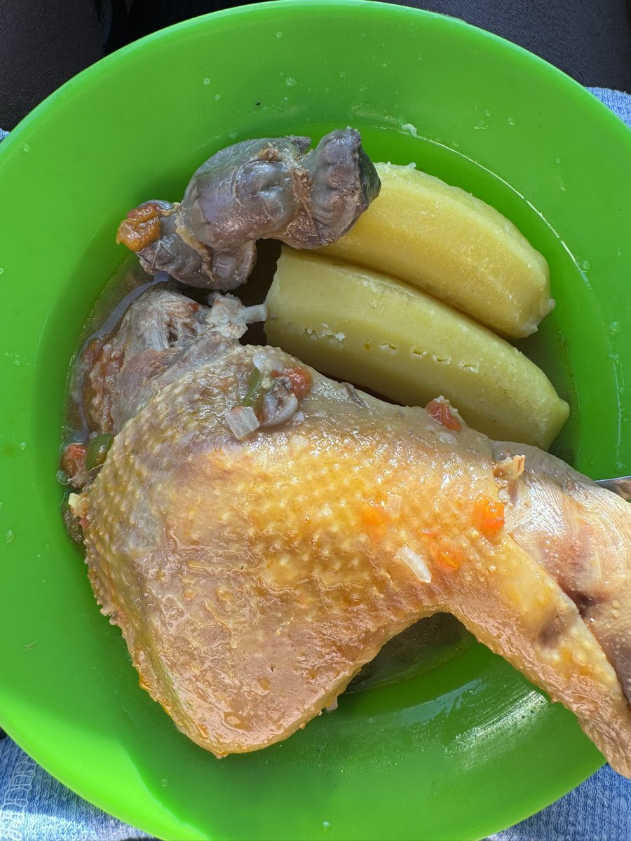 It’s lunch time .😁

Reka mbaganire, mbaganire!

Manya enkoko nkuru eba eya “𝐈𝐬𝐡’𝐄𝐤𝐚”🤭

#InvictaFraternitas
#Akasayi