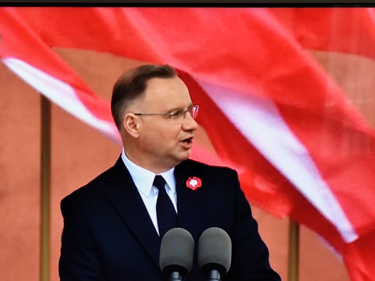 amazgula's tweet photo. Święto Konstytucji, a jej zdrajca przemawia i opowiada o chrześcijaństwie. O tym samym, których biskupi dokonali Targowicy. 
Duda, zdrajco, wypadaj już raz na zawsze w niebyt, draniu i kłamco.
@AndrzejDuda https://t.co/P0N3V1cqRI