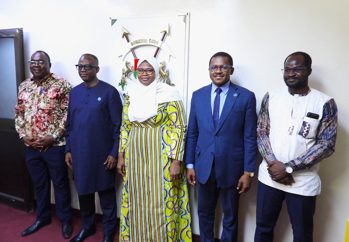 RealSmartAfrica's tweet photo. Yesterday, @CEOSmartAfrica met with Dr. Aminata Zerbo-Sabani, Minister of Digital Transition, Posts and Electronic Communications of Burkina Faso. The meeting reaffirmed Burkina Faso’s commitment to Smart Africa—accelerating the ratification of the Smart Africa agreement, energizing participation in the  @SADASmartAfrica, and strengthening the country's strategic leadership in Internet governance. Together, we are building a more inclusive, innovative, and connected digital Africa.

#SmartAfrica #BurkinaFaso #DigitalTransformation #SADA #DigitalAfrica #AfricanInnovation #Partnership #InternetGovernance #AfricanCapacityBuilding #AfricanLeadership
