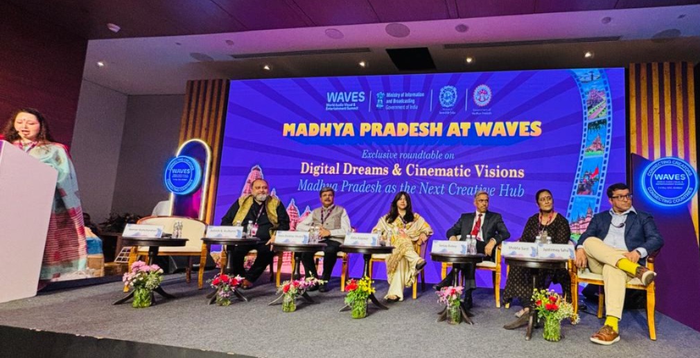 MPSeDC_DST's tweet image. Madhya Pradesh made a compelling case as the next creative hub at the @WAVESummitIndia , hosted by the @MIB_India .

#MPAtWAVES #AVGCXR #FilmInMP #MadhyaPradesh #WAVES2025