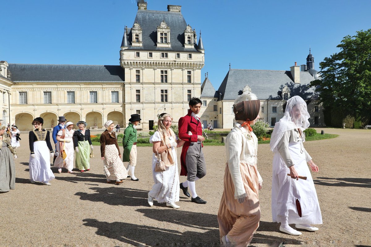 🔴 𝟭𝟬𝟬% 𝗜𝗠𝗣𝗘𝗥𝗜𝗔𝗟 👑 | L’Empereur est arrivé… et il n’est pas venu seul !
Ministres, officiers, dames de cour, soldats et toute l’élégance du Premier Empire ont investi les jardins et les salons du #chateau de #Valencay ! 👑
🌐 chateau-valencay.fr