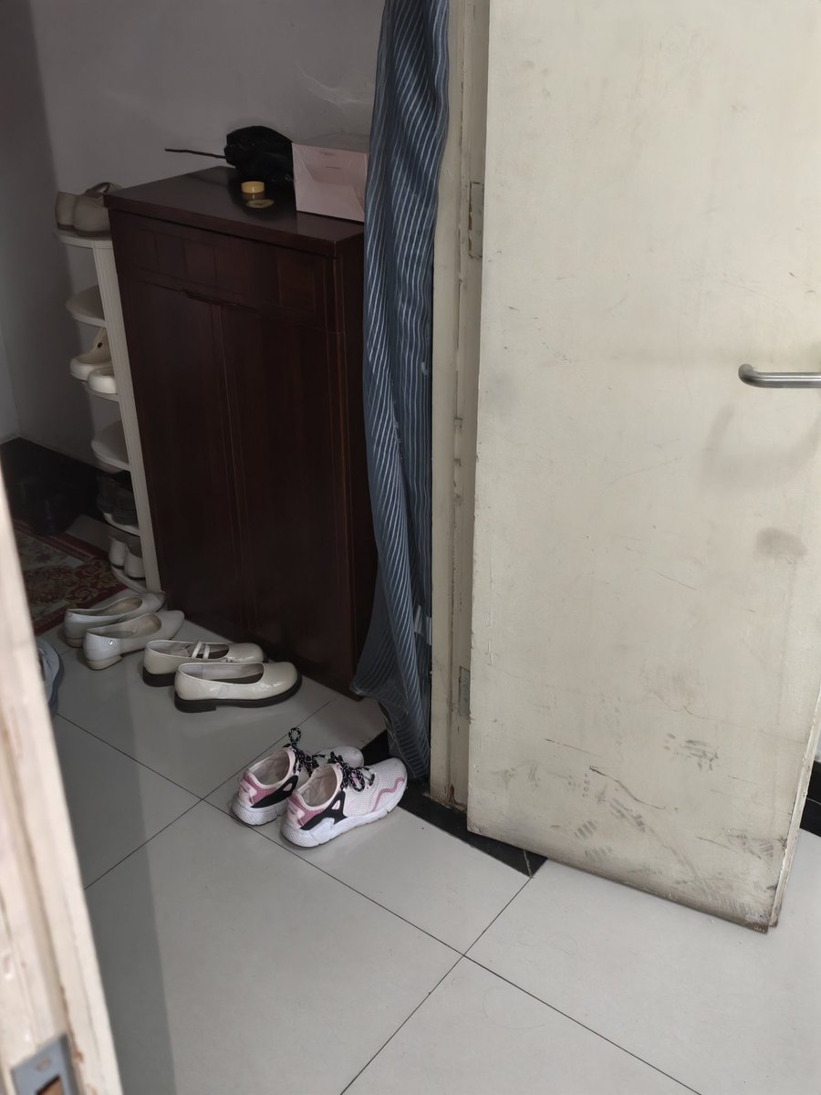 现在不好扫了，都是监控，这双棉袜味道还可以，这条裤袜真的香
#扫楼  #袜子 #原味