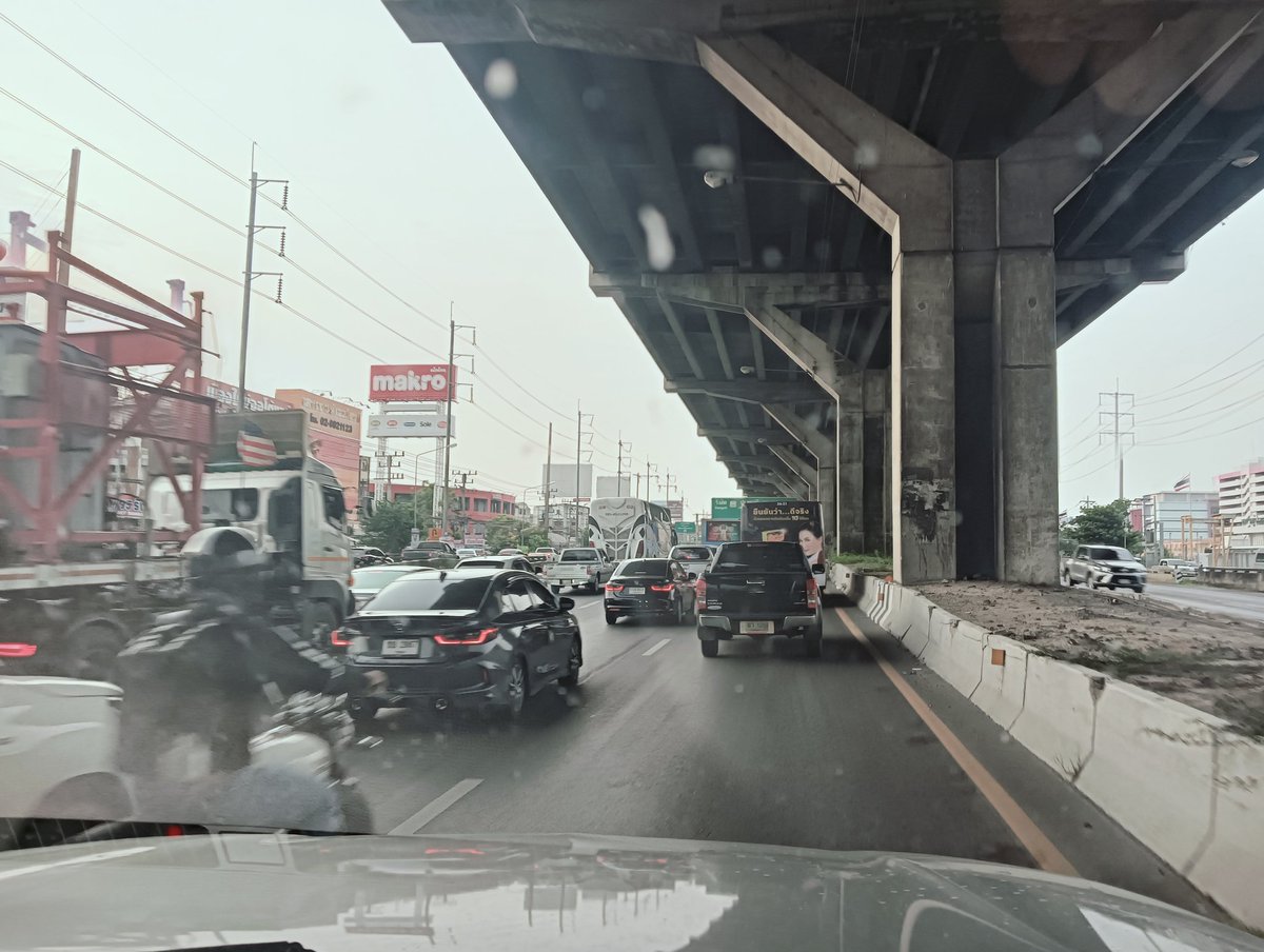 BushidoFire's tweet image. ข้อมูลภาพจราจรมุ่งหน้ารังสิตทางข้ามรังสิตรถมากขึ้นตัวไปได้ยังจ๊ะท้ายแถวอยู่หน้าตลาดสี่มุมเมือง
Cc.@js100radio @fm91trafficpro