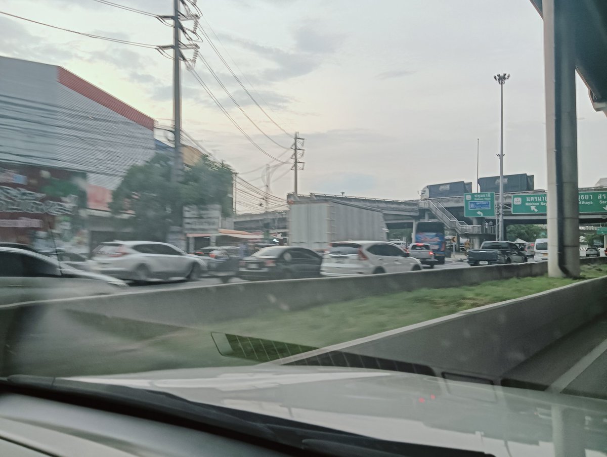 BushidoFire's tweet image. แจ้งข้อมูลตอนนี้จราจรติดขัดหนาแน่นมุ่งหน้าเทศบาลรังสิตราคากับจากโรงกษาปณ์มุ่งหน้าฟิวเจอร์รถติดยาวครับ 
CC. @fm91trafficpro @js100radio