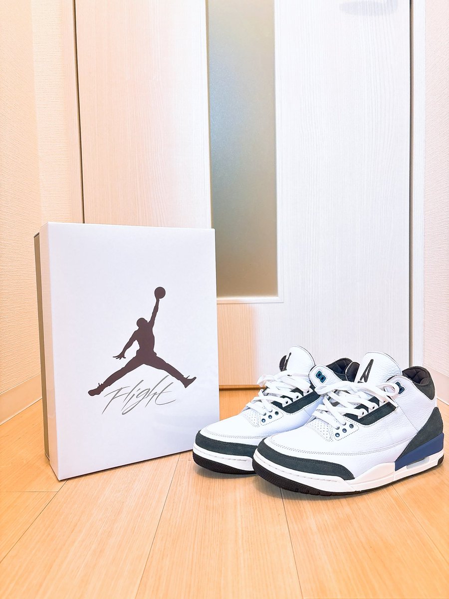 Snkrsstyle's tweet photo. やっとこさアママAJ3受け取りました！
履いた時の中のイボイボが気になるけど、見た目最高🙆
ほんで、今更ながらセカストに未使用品が安く置いてあったのでサファリダンク買い直しました笑 https://t.co/9hLfmfbfrs