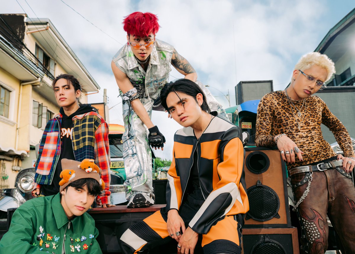 SB19Official's tweet photo. 🍎 ‘DUNGKA!’ CONCEPT PHOTOS: SB19 and GUESTS

Watch ‘DUNGKA!’ MV
🔗 https://t.co/EBMFhB7eUd

Stream Simula at Wakas EP
🔗 https://t.co/NTTzWlqMo1

#SB19 #DUNGKA #SB19DUNGKA #SB19SaW
#SimulaAtWakas #SB19SimulaAtWakas https://t.co/BICHkR9xQy