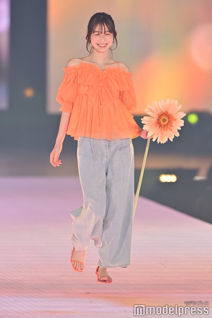 【GirlsAward 2025 S/S🎮🩷🩵】

岡本夏美、肩出しトップスから美デコルテ披露 オレンジで統一感

🔻さらに写真を見る
mdpr.jp/news/4557824

#ガルアワ #ガルアワ2025SS <a href="/GirlsAward/">GirlsAward</a> <a href="/723natsumi_okmt/">岡本夏美</a>