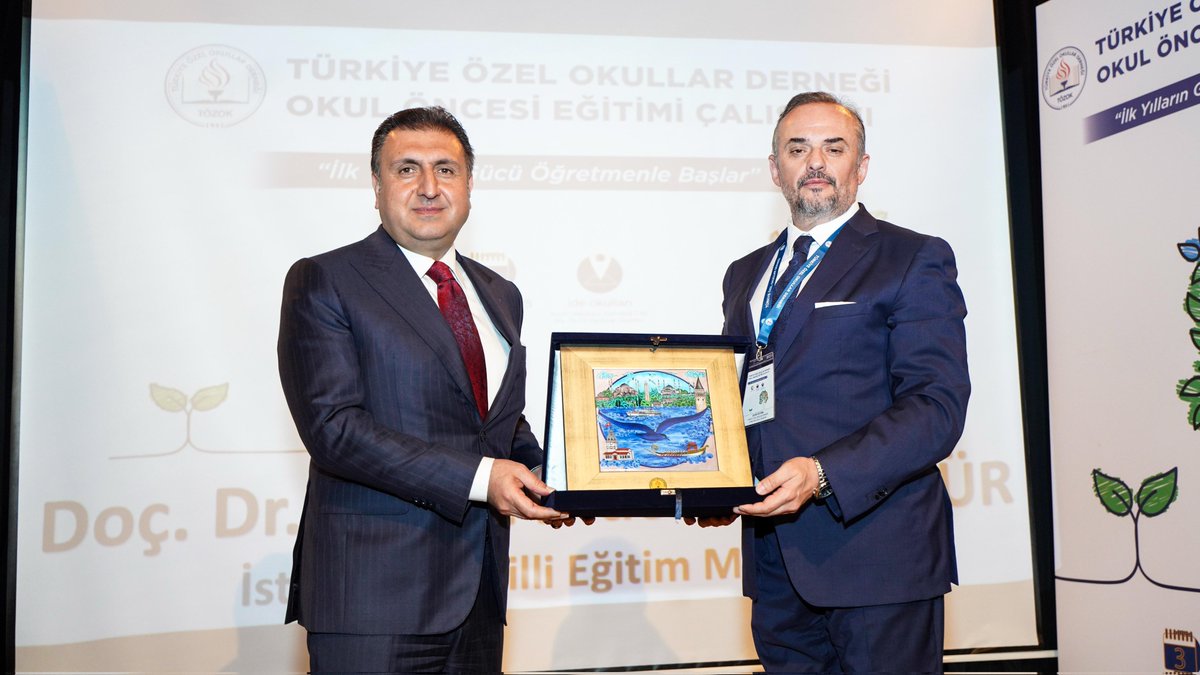 🔹️Millî Eğitim Müdürümüz Murat Mücahit Yentür, Türkiye Özel Okullar Derneği (TÖZOK) tarafından “İlk Yılların Gücü Öğretmenle Başlar” temasıyla düzenlenen "Okul Öncesi Eğitimi Çalıştayı"nda açılış konuşmalarını gerçekleştirdi.

<a href="/tcmeb/">Millî Eğitim Bakanlığı</a> <a href="/Yusuf__Tekin/">Yusuf Tekin</a> 
<a href="/MucahitYentur/">Murat Mücahit Yentür</a>