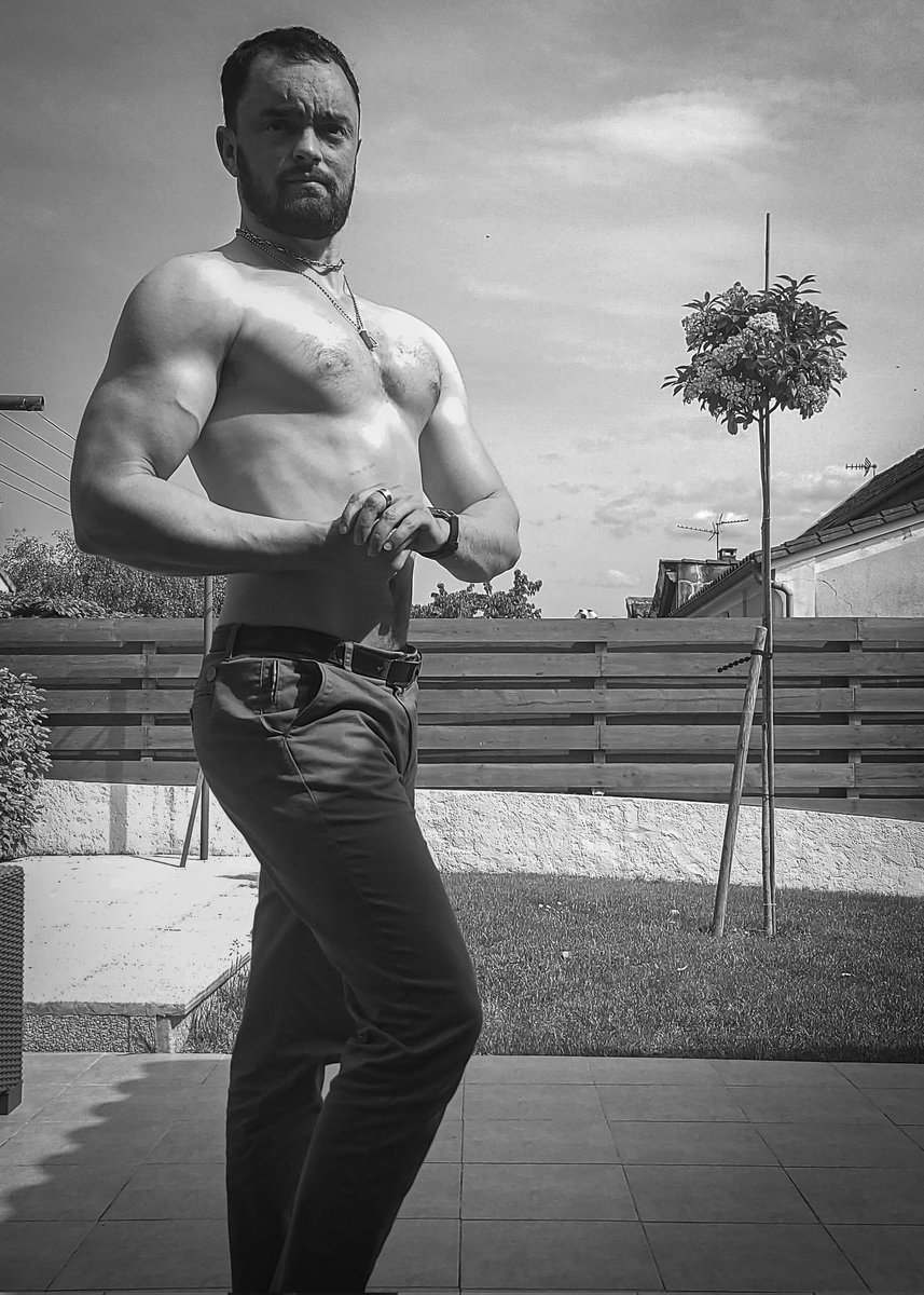 Se sentir bien, c’est faire ce qu’on aime. Sport, compléments &amp; dev perso m’ont transformé mentalement &amp; physiquement. Fini de dépendre d’un système qui détruit. Bon 1er mai à tous ! #musculation #bienêtre #motivation #lifestyle #sport #1mai #bonheur