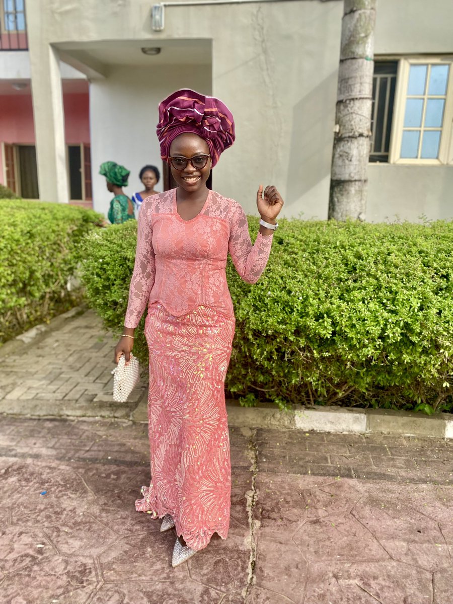 cutie_deola's tweet photo. It's another Saturday to look beautiful and attend a wedding.✨☺️ https://t.co/ZikM3sBmno