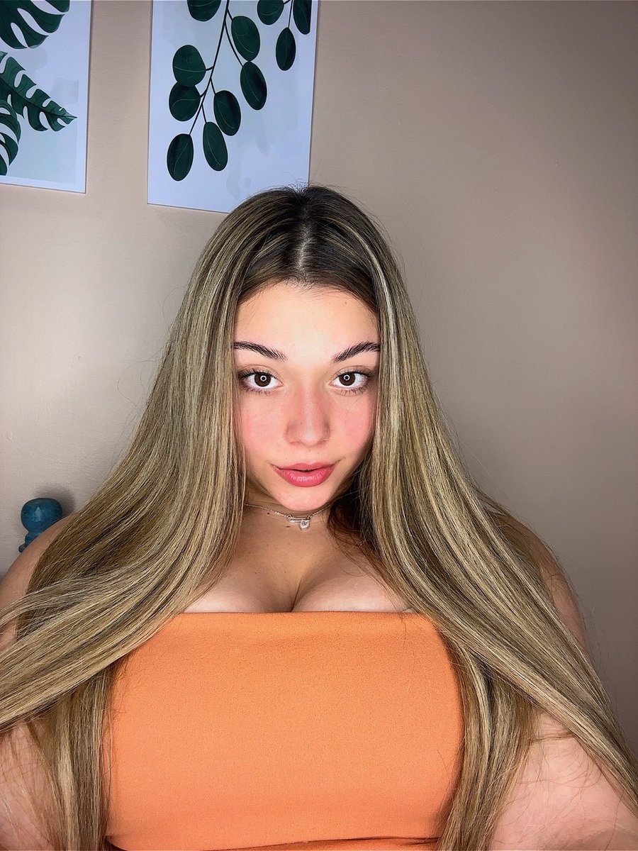 caitlyn_wilde's tweet photo. @Ameena7K say hi if ur dms are open for my 🍒pics https://t.co/S0dETcSB9C