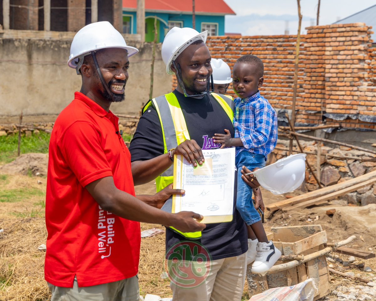 RTNBurundi's tweet image. Les clients ayant sollicité l’entreprise #BMBC group pour la construction de leurs maisons se disent satisfaits de l’état d’avancement des travaux, 

 Cette satisfaction s’est manifestée ce vendredi 2 mai 2025, lors de la remise officielle des titres fonciers aux bénéficiaires du