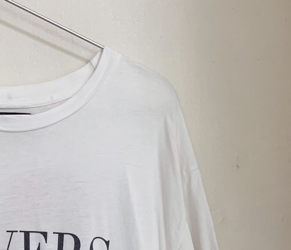 koyykois's tweet photo. น้ำยาซักผ้าสีตก สาบานว่าเสื้อตัวเดียวกัน เสื้อสีตกแบบนานมากแล้วซักไม่ออก นี่ป้ายแล้วแช่น้ำไว้นางออกหมดจริงๆ เหมือนได้เสื้อใหม่ แม่บ้านหาทำ https://t.co/b4R2Z39xnU