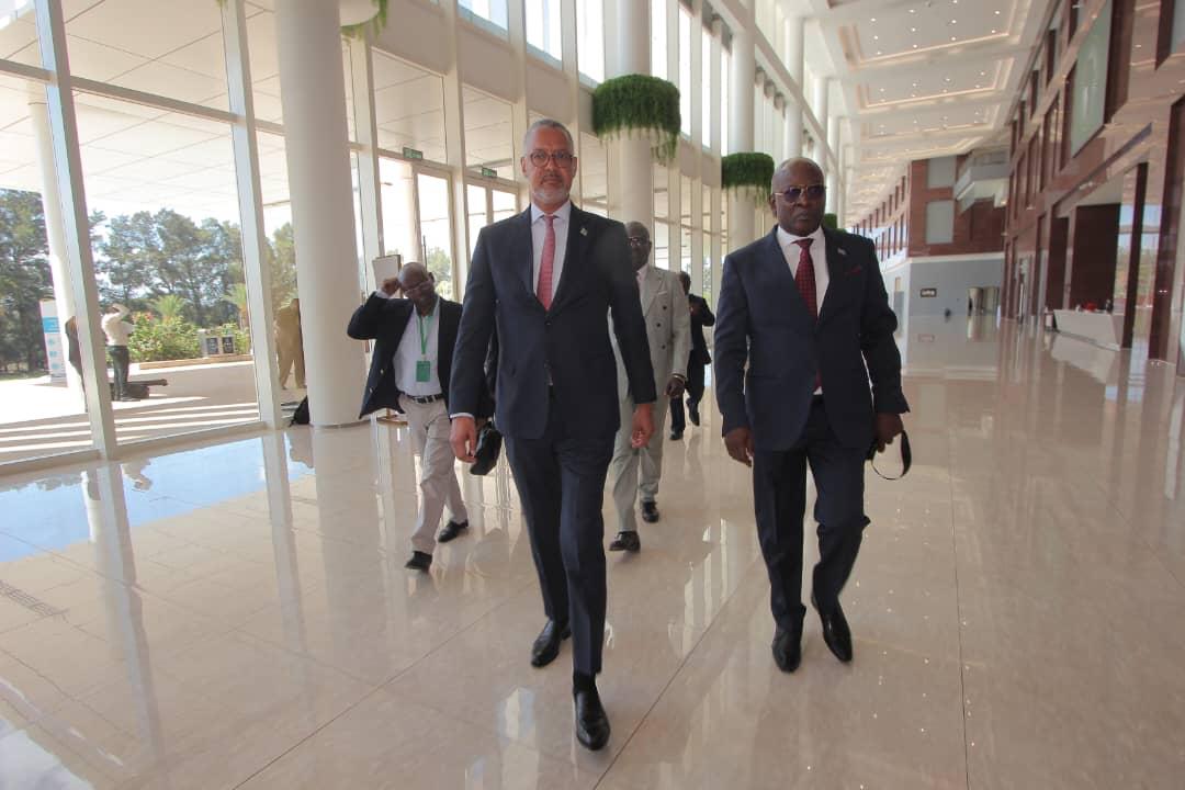 Ministère des Mines - RDC (@minminesrdc) on Twitter photo #RDC_MINES | 03.05.2025
SEM <a href="/kizpaka/">Kizito Pakabomba</a>, Ministre des Mines a participé à la réunion extraordinaire des Ministres des Mines de la Conférence Internationale sur la Région des Grands Lacs "CIRGL " en sigle à Lusaka, en Zambie. Ladite réunion a été précédée par les travaux de la 26ème #RDC_MINES | 03.05.2025
SEM <a href="/kizpaka/">Kizito Pakabomba</a>, Ministre des Mines a participé à la réunion extraordinaire des Ministres des Mines de la Conférence Internationale sur la Région des Grands Lacs "CIRGL " en sigle à Lusaka, en Zambie. Ladite réunion a été précédée par les travaux de la 26ème