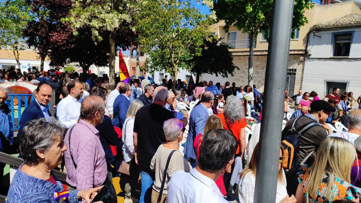 PCEAragon's tweet photo. Hoy estamos en Leciñena en la inauguración del memorial en recuerdo a sus vecinos deportados al campo de Mauthausen. https://t.co/WcE2HKqeDc