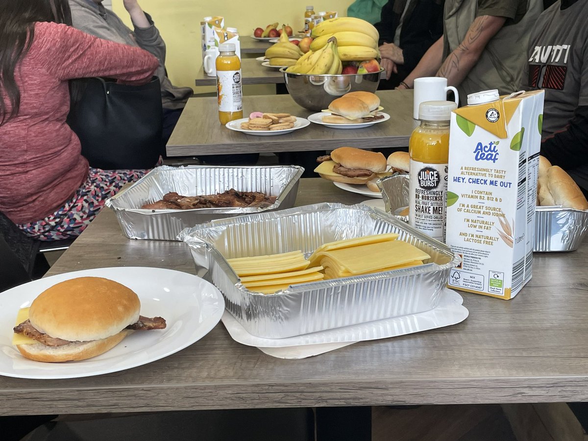 NitelightC's tweet photo. Rapid Relief Team UK provided us breakfast after the #ceosleepout, they donated what was left over to us. We took it to our Middlesbrough hub so that people who are homeless could also enjoy a nice breakfast, they thoroughly enjoyed it, thank you
#cashlessaid #reducingfoodwaste https://t.co/Nth10J0kND