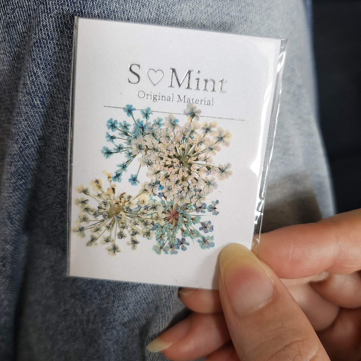 Chell_nail_'s tweet photo. GWネイル。
SMintのドライフラワーを
使ってみました!
フレンチっぽくしてみたんだけど、
めちゃくちゃかわいい…
他のお花もほしくなっちゃう!
#セルフネイル #ジェルネイル #ホワイトネイル #フラワーネイル #フレンチネイル #押し花ネイル #arkeytokyo #ネイル工房 #SMint https://t.co/eww6bbJKGc