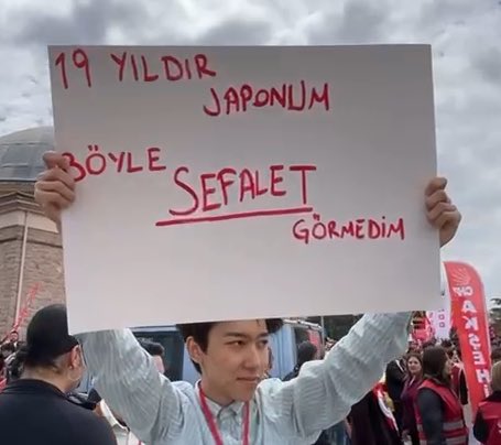 Konya mitingine katılan Japon vatandaşın dövizi:

"19 yıldır Japonum böyle sefalet görmedim."