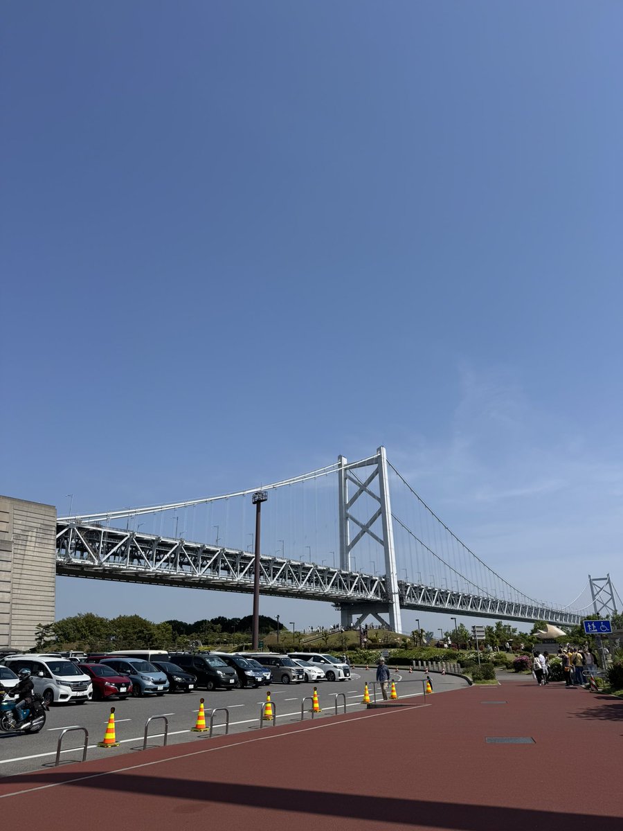 dofiro's tweet photo. バイク旅4日目🏍️
今日はしまなみ海道と瀬戸大橋を回って香川県に行きました。とちらも見るものを圧倒する壮大な景色で見てて楽しかったです(^ ^)四国はなんか見応えのある景色が多いなと思いました☺️最後は旅先で30kmランニングして終了🏃旅先でなにしとんって突っ込まれそうですがw https://t.co/6f0SHYejug