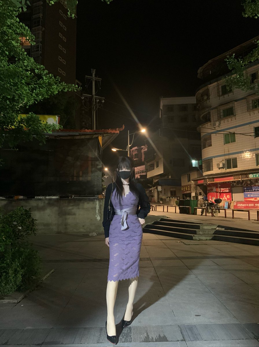 穿得骚就是好被射了满满一嘴