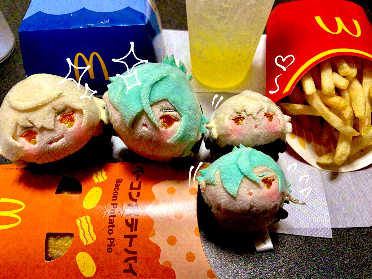 Eclair_1214's tweet photo. 🦁「べぇこんぽてとぱい！全部僕が食べるよ！」
🐍「主よ、兄者がこう言うのだ。異論はあるまいな？」
ちび🦁「ぽてとじゃがばた味にして、あるじー！」
ちび🐍「ちゃーっ！(見たか？飲み物が兄者色だぞ主！檸檬とよぉぐるとだ、まさに兄者なのだ！)

(主・ω・)パイは私も食べ…えっ、だめ？あ、はい😭 https://t.co/U0TDLRFZYu