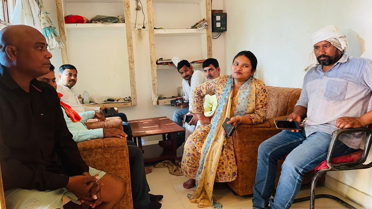 आज दिनांक 3/05/2025 को हमारे विधानसभा के ग्रामसभा मेहदीगंज में आदर्श पटेल जी के माता जी का निधन हो जाने पर उनके घर जाकर अपनी शोक संवेदना व्यक्त की |

आप की बेटी 
अदिति सिंह पटेल 
<a href="/narendramodi/">Narendra Modi</a> <a href="/myogiadityanath/">Yogi Adityanath</a> <a href="/BJP4UP/">BJP Uttar Pradesh</a> <a href="/BJPKashiKshetra/">BJP Kashi Kshetra</a> <a href="/BJP4India/">BJP</a>
