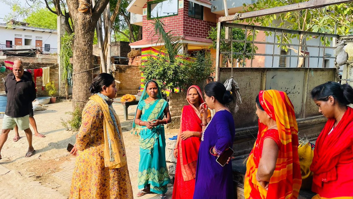 NeelRatanSPatel's tweet photo. आज दिनांक 3/05/2025 को हमारे विधानसभा के ग्रामसभा मेहदीगंज में आदर्श पटेल जी के माता जी का निधन हो जाने पर उनके घर जाकर अपनी शोक संवेदना व्यक्त की |

आप की बेटी 
अदिति सिंह पटेल 
@narendramodi @myogiadityanath @BJP4UP @BJPKashiKshetra @BJP4India https://t.co/MiBjfbOSX2