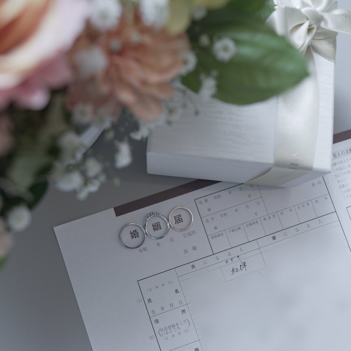 【ご報告】
この度、学生時代からお付き合いしていた女性と入籍いたしました。

今後の活動もより一層、自分らしく頑張っていきますので、引き続きよろしくお願いします🎸💍