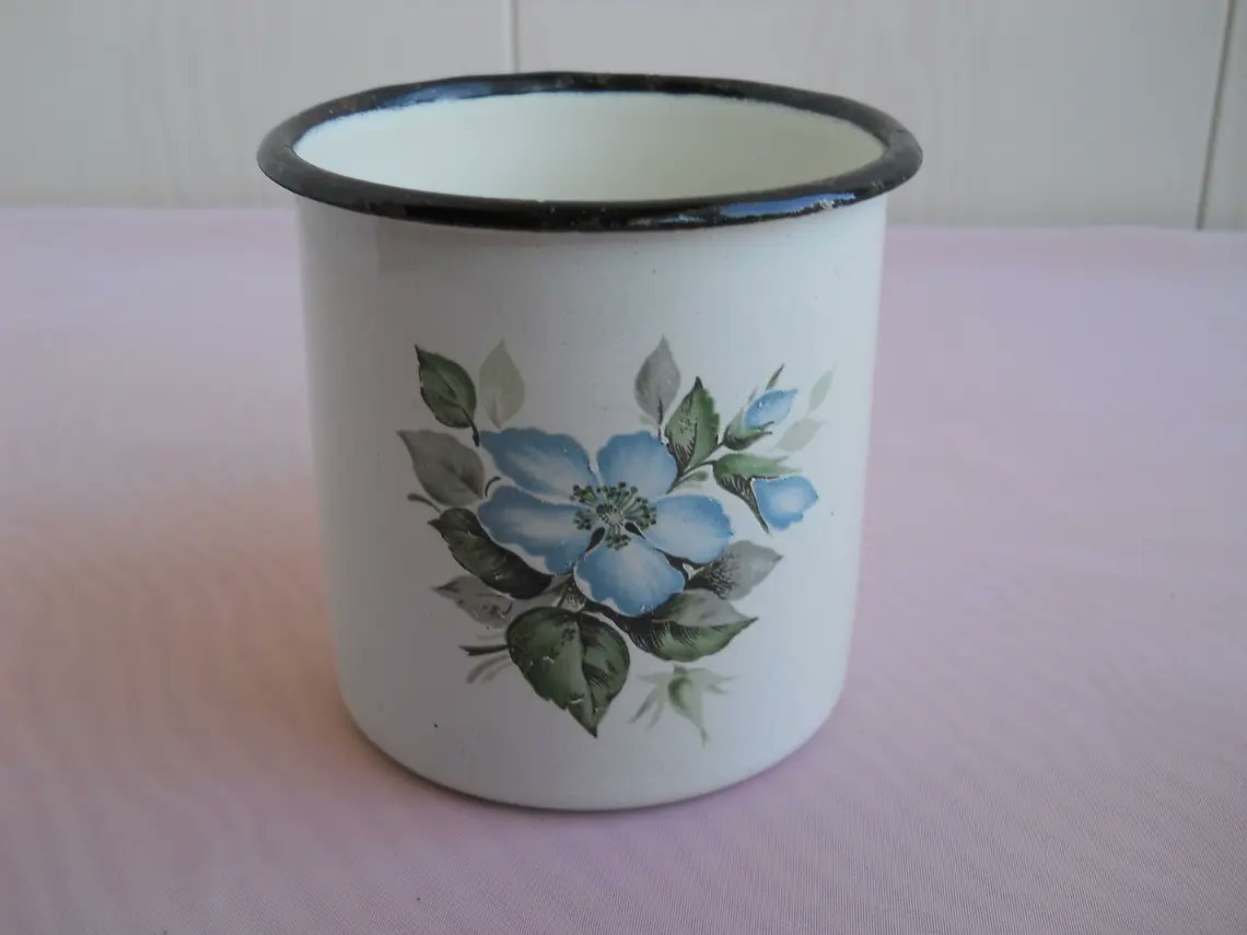 IGOR2691's tweet photo. #Vintage #rustic #design white #enamel Mug With Black Lip. #Soviet #Retro 1970s #Kitchenvintage #rusticvintage #etsy https://t.co/quNNr9KSTu https://t.co/m45XQCeFS0