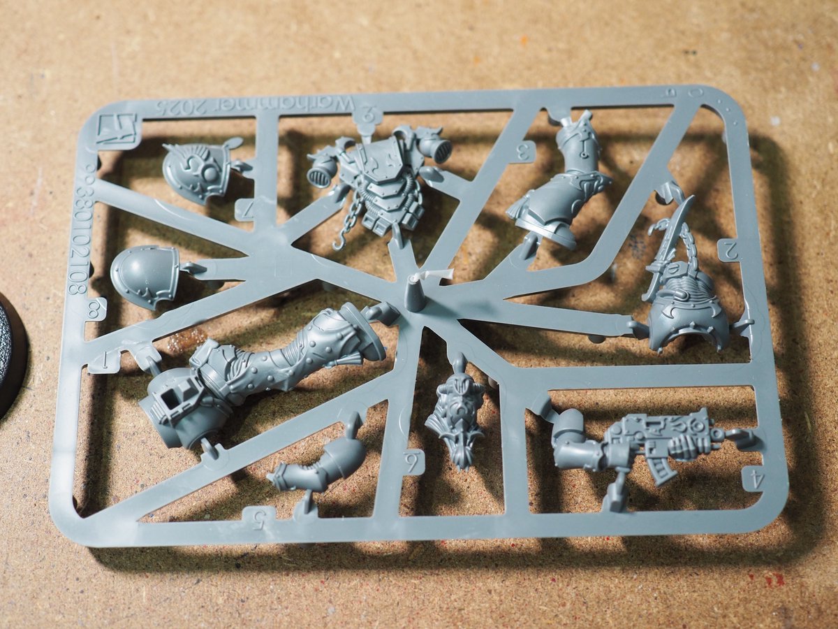 2025年5月のフリーミニチュア 今月はエンペラーズ・チルドレン