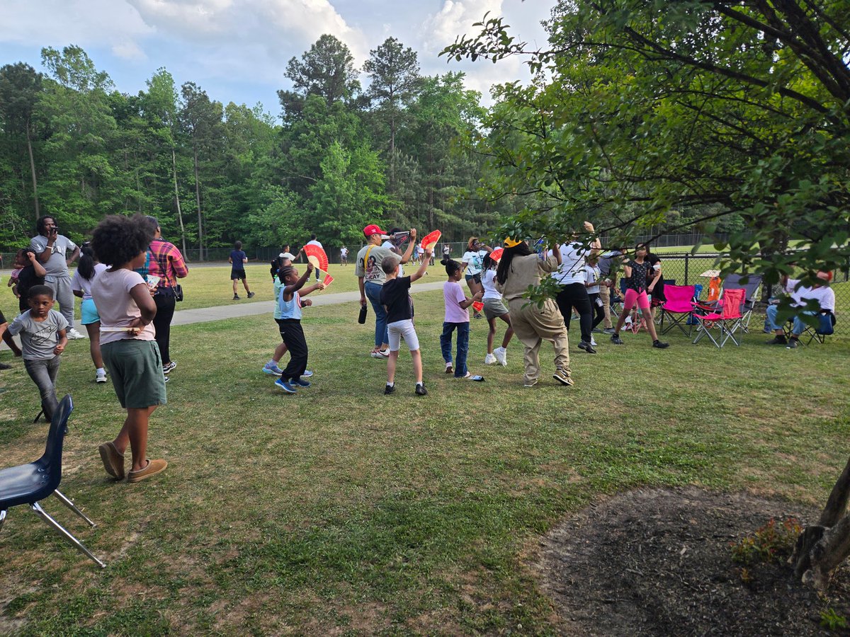 FairOaksHCPS's tweet image. Our FOES Block Party was a blast! Thank you to Mrs. KeKe, Mrs. Cook, and Mr. Hockaday for organizing this fun-filled event. We appreciate all our families for coming out! #GrowingGreatness