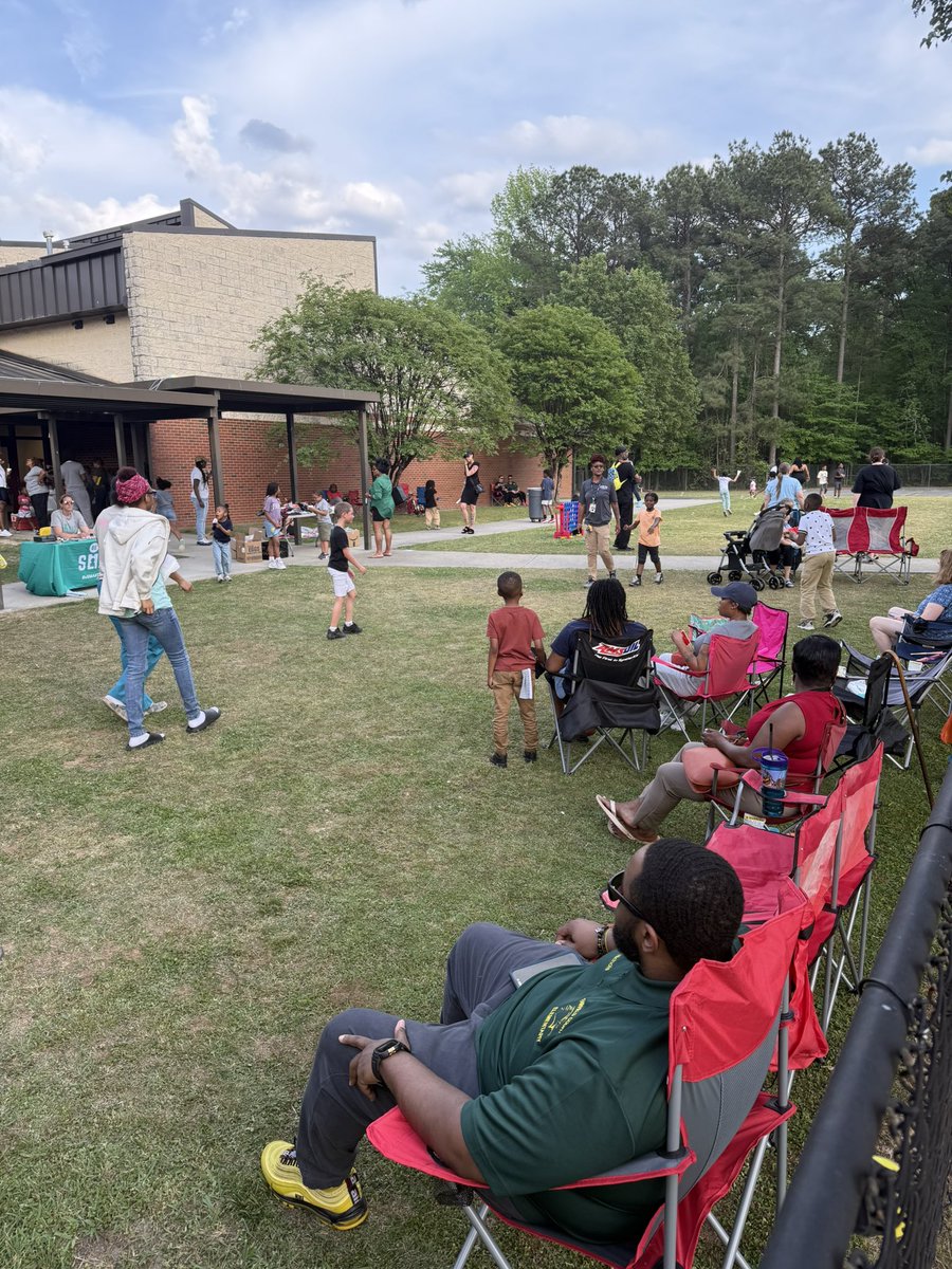 FairOaksHCPS's tweet image. Our FOES Block Party was a blast! Thank you to Mrs. KeKe, Mrs. Cook, and Mr. Hockaday for organizing this fun-filled event. We appreciate all our families for coming out! #GrowingGreatness