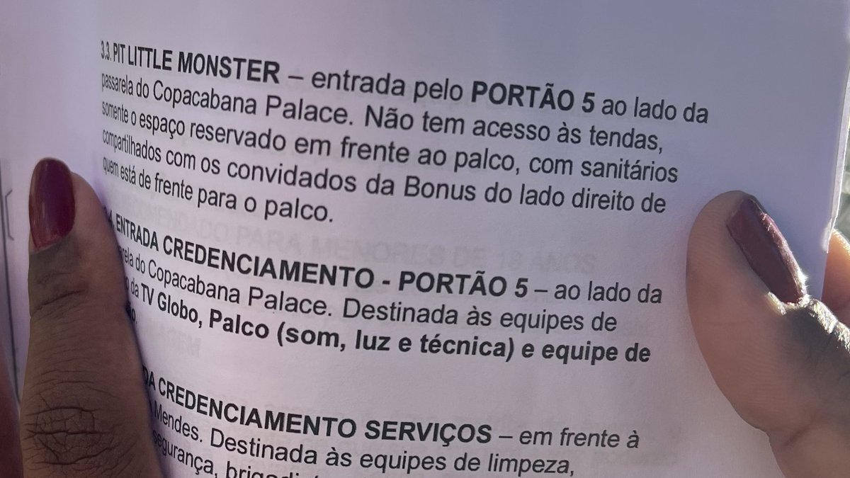 PORTÃO DO VIP LITTLE MONSTERS PIT VAI SER O PORTÃO 5, AO LADO DA PASSARELA DO COPACABANA PALACE. FILA JÁ INICIOU.

Foto tirada do documento em mãos de uma funcionária da produção.