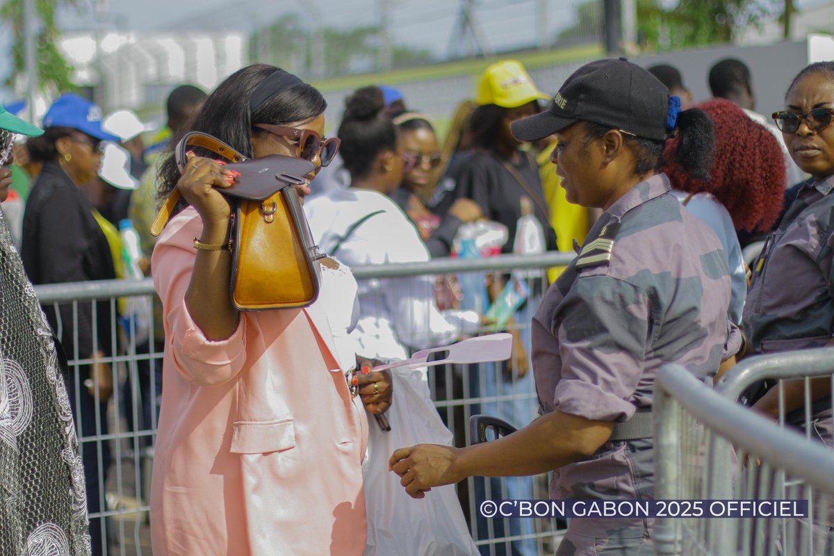 Cérémonie d’investiture - C’BON.

Du côté du stade d’Angondjé, le dispositif de sécurité est renforcé pour garantir à tous une fête en toute sérénités.

#Investiture2025 #Gabon #LeBâtisseur #UnitéEtProgrès #TousAuStade