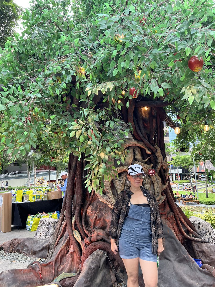TitaCEZZZ's tweet photo. trying my luck again

🍎 'DAM' Tree in BGC

#SB19 #DAM #SB19DAM #DAMTree
#SimulaAtWakas #SB19SimulaAtWakas #SB19SaW https://t.co/N8HpWETCib