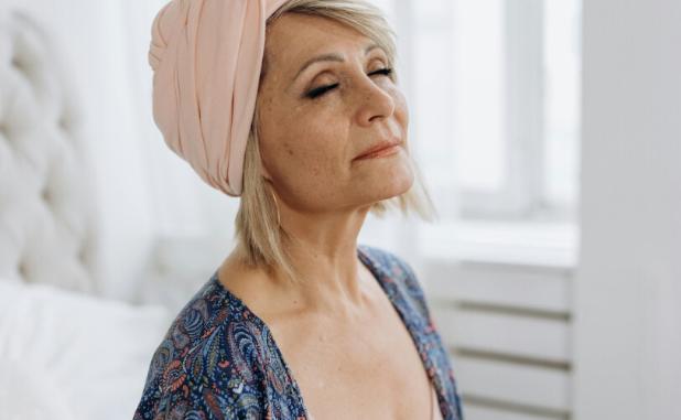 Healing is not just physical. Dr Petra Pike explores how hypnotherapy can support people who have or have had breast cancer to work through its emotional impact 💜 ow.ly/2gO31067xc4