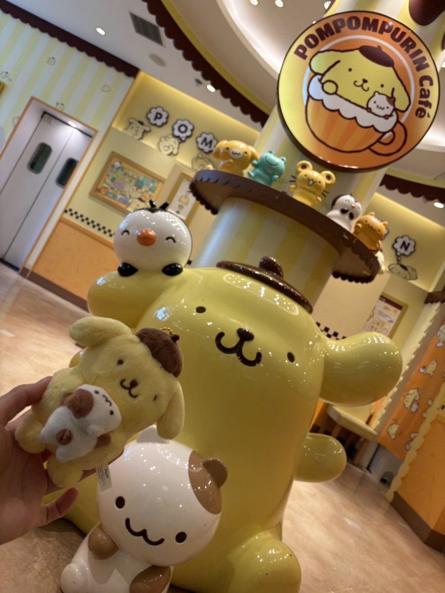 harukachikuwa's tweet photo. 【入店難易度レベルMAX】閉店間近のポムポムプリンカフェに遊びに行ってきた🍮💛整理券の取得方法や予約方法🎀フード爆食い🧁グッズ情報🫧https://t.co/X8mybBmJmX ポムプリカフェの全てを徹底紹介🧸🍒🌸🌈
やっと滑り込みで行けました🥹🪽
#ポムポムプリンカフェ
#ポムポムプリン
#POMPOMPURINcafe https://t.co/cH6b7cy2pS