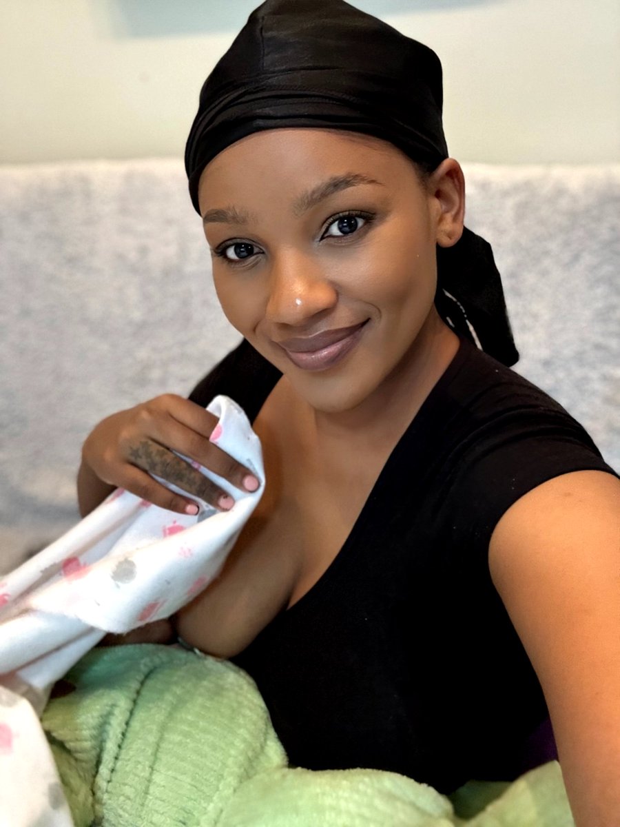 Being a breastfeeding mum means u cant be out the house for more than 2 hours...especially when ur baby wont take a   bottle....it can be  emotionally taxing but its worth it
To all the new  mamas  out  there, you doing  great keep at it 😘😘😘