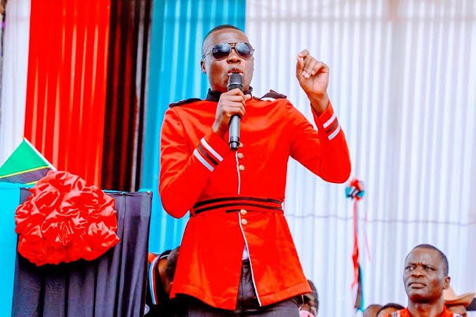 MariaSTsehai's tweet photo. ‼️🚨JUMA ZUBERI HOMERA MWACHIE MDUDE - MPELEKENI HOSPITALI🚨‼️
Mkuu wa mkoa wa Mbeya tumepewa taarifa na vyanzo 3 tofauti kuwa we ndo ulituma taskforce chini ya ofisi ya RCO wakiongozwa na Shabani kumteka na kumwumiza @mdudenyagali na unaye na anahitaji emergency services! 
Mpelekeni hospitali yaishe 
RPC hii taarifa fanyia kazi maana ni kama mfumo hausomani! Hadi maafisa wako ndani wanaruka hii kesi maana ni mbaya!

Tunajiandaa kwa sasa na nyaraka ya kimataifs na kuna ujumbe unakuja ila baadaye msianze kulialia tunaichafua nchi! 
Homera utaichafua nchi - nyie nendeni mwacheni hapo hospitalini tumwuguze
#FreeMdude 
#freemdudenyagali