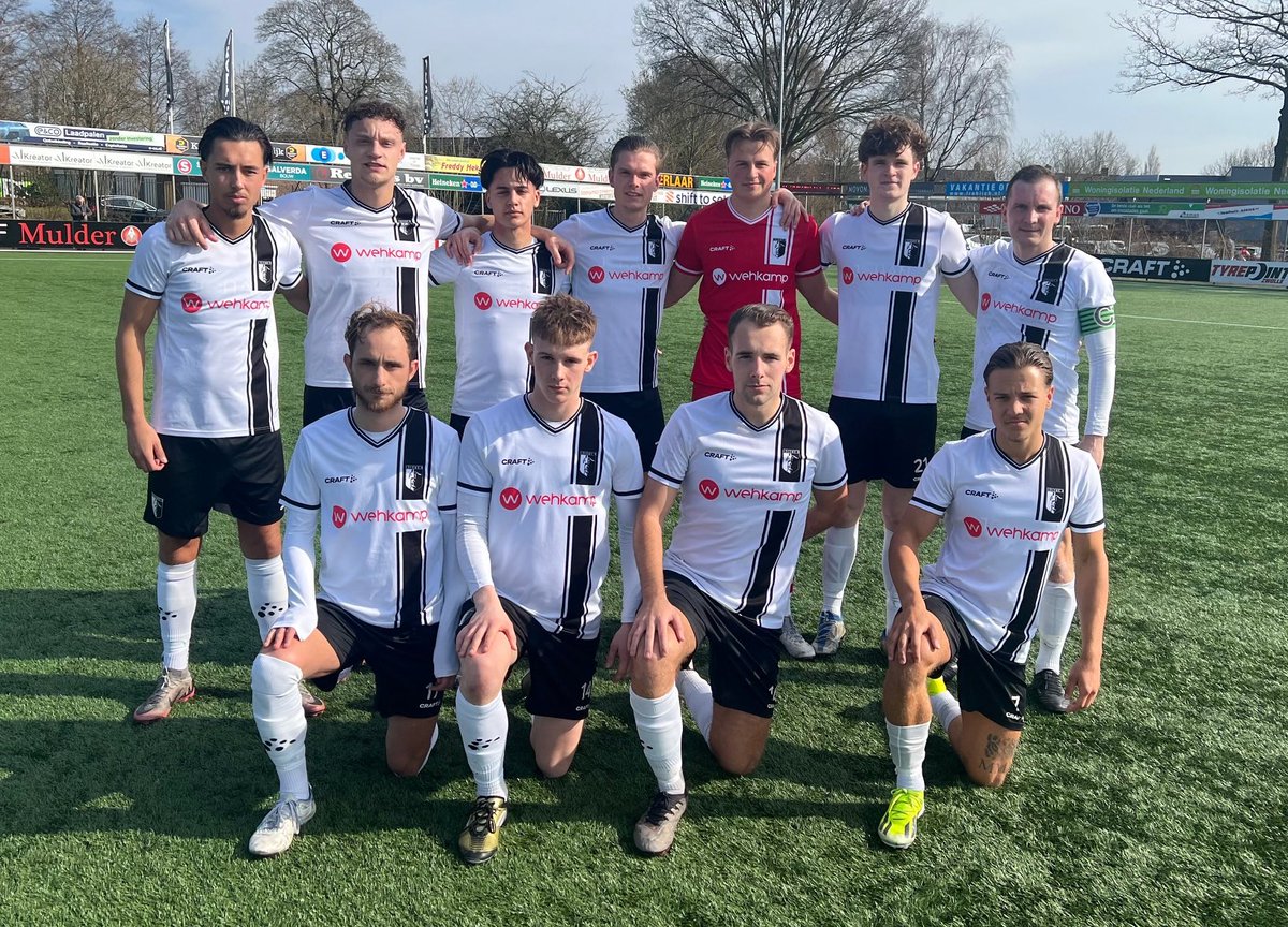 vvBerkum's tweet photo. M A T C H D A Y π€π€π€π€
β½οΈ @csv_apeldoorn - VV Berkum
π³π± Speelronde 27, @vierdedivisie
π 15:00 uur
π Sportpark Orderbos, Apeldoorn
π± #csvber #vvberkum
#zwartwitwarmhart https://t.co/xfgt0FWpd2