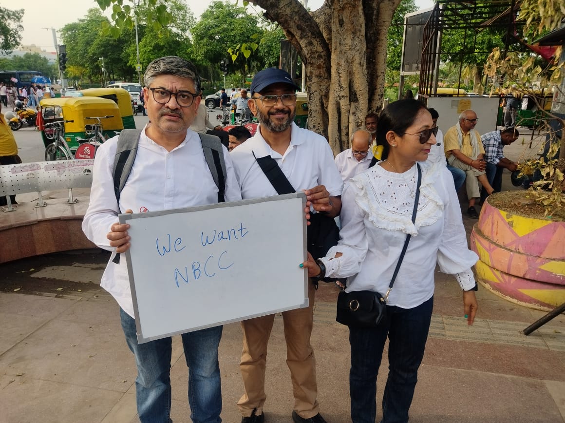 SThomebuyers's tweet photo. #ProtestAgainstSupertech #WeWantNBCC #DelhiPolice @OfficialNBCC #DelhiPolice https://t.co/7npR1Nay7w
