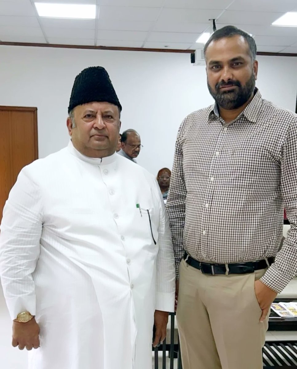zulfeqaraimim's tweet photo. Janab Mir Zulfeqar Ali sahab charminar MLA met with GHMC Commissioner R.V. Karnan regarding various new work to be sanctioned and discussed various issues that needed to be attended in charminar constituency
#aimim #hyderabad #ghmccommissioner #Charminar #developmentalactivities https://t.co/8IAfij4B1d
