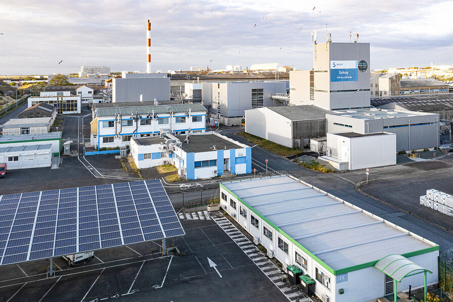 legeniehumain's tweet image. Grâce au groupe 🇧🇪 Solvay, la France dispose d'une toute nouvelle ligne de production de terres rares pour aimants permanents à la Rochelle. Cet investissement fait de cette usine la plus « grande hors de Chine capable de séparer toutes les terres rares ».
lejournaldesentreprises.com/breve/solvay-i…