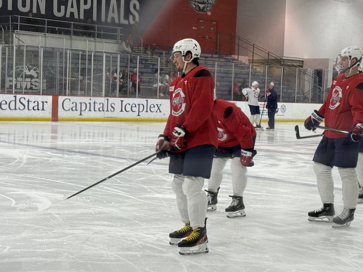 Ryan Leonard is sporting yellow laces today. Smells like a prank might’ve been pulled on the rookie …