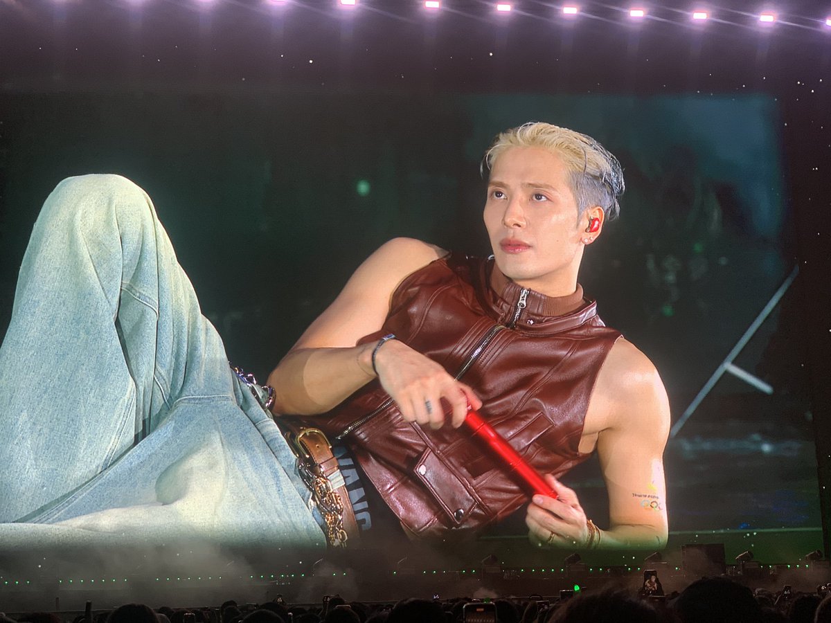 Pee27944's tweet photo. หยุดหล่อก่อนคุณพรี้
#JacksonWang #Got7 #GOT7_NESTFESTinBKK https://t.co/58xqcHekQc