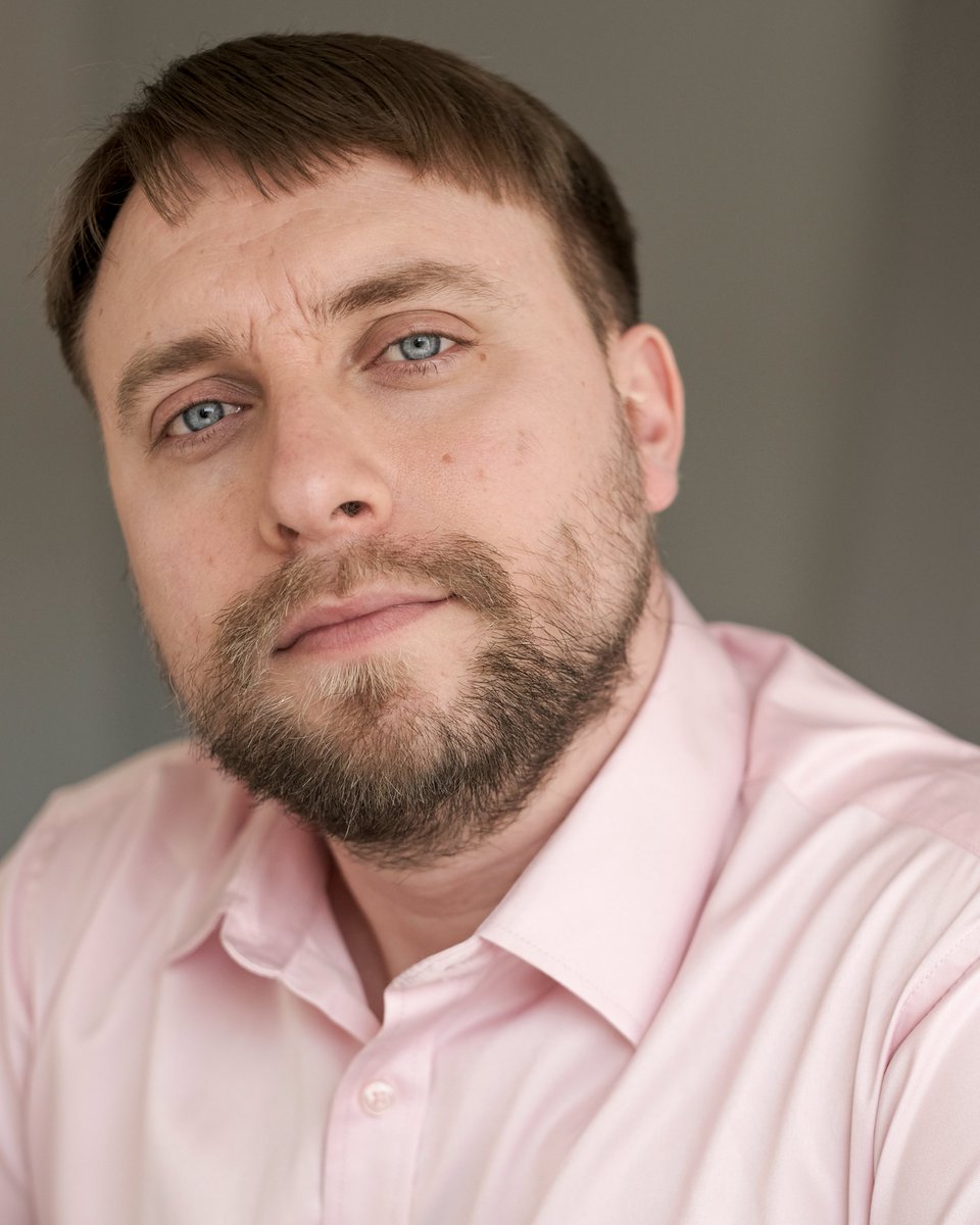 olivertwills's tweet photo. Headshot by @TonyBlakePhoto https://t.co/hrfet505OK