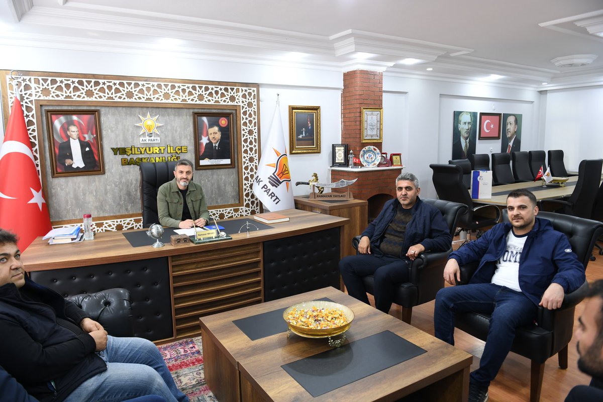 ramazanyaylaci's tweet photo. 📍AK Parti Yeşilyurt İlçe Başkanlığı

Yönetim Kurulu Üyemiz @Mehmet_ozknnn44 ile birlikte Öz Sağlık İş Sendikası Başkanı Mustafa Türkoğlu ve yönetimini ilçe binamızda ağırladık.

Nazik ziyaretleri ve hoşsohbetleri için kendilerine teşekkür ediyorum. https://t.co/ytzlk0oZ0U