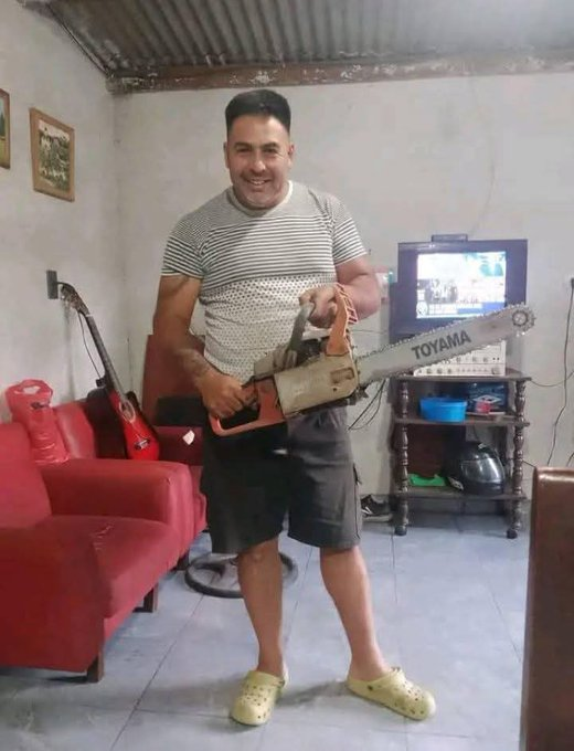 Antonio27591643's tweet photo. A este liberto ya le pasó la motosierra, tv del año 90´ y techo de chapa, estos son los peores! https://t.co/C2C4I6gUzd