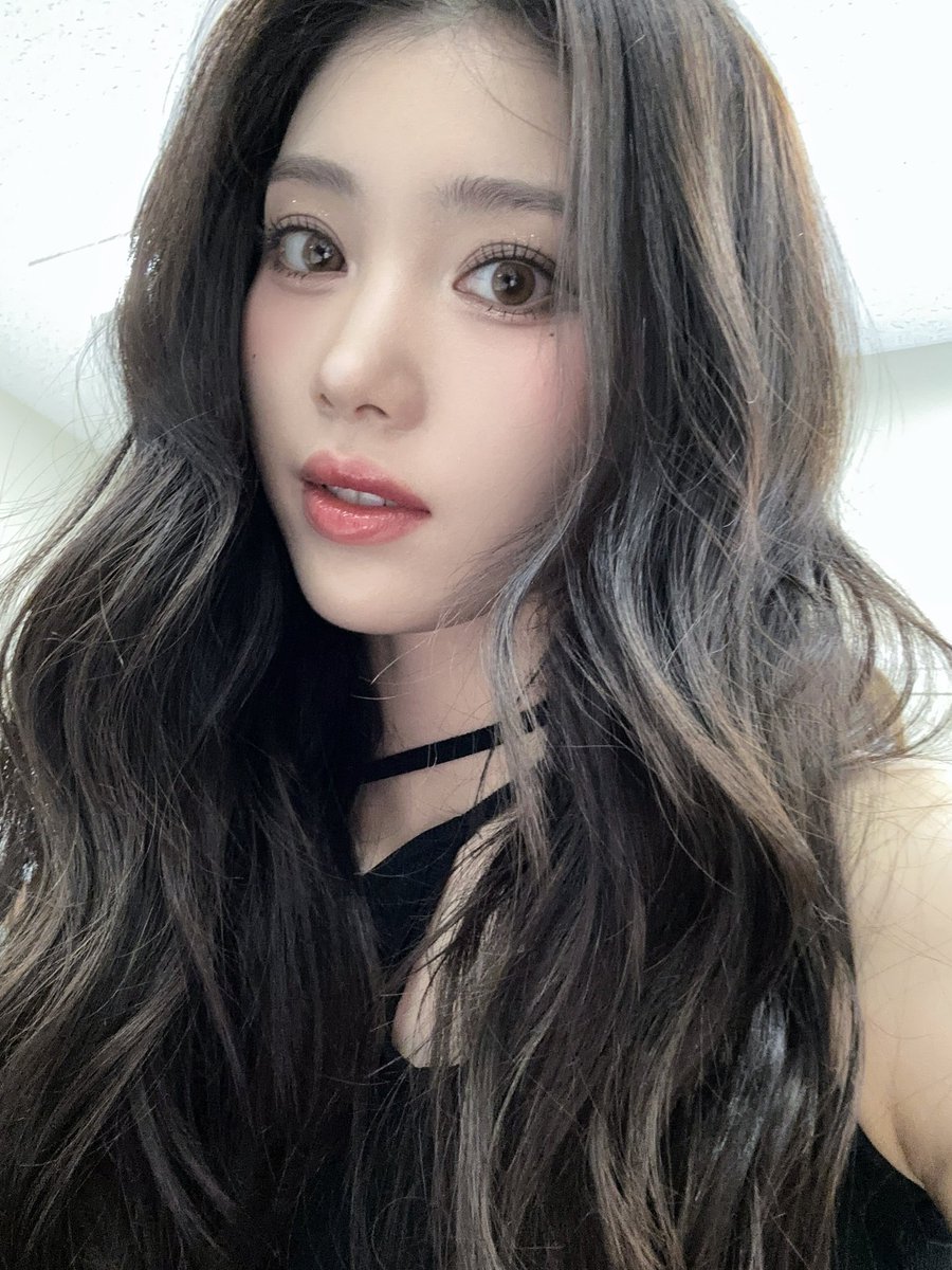 sxtlogs's tweet photo. #xiaoting 💭

'selfie of the day 🫡' https://t.co/cADXBI4nNs
