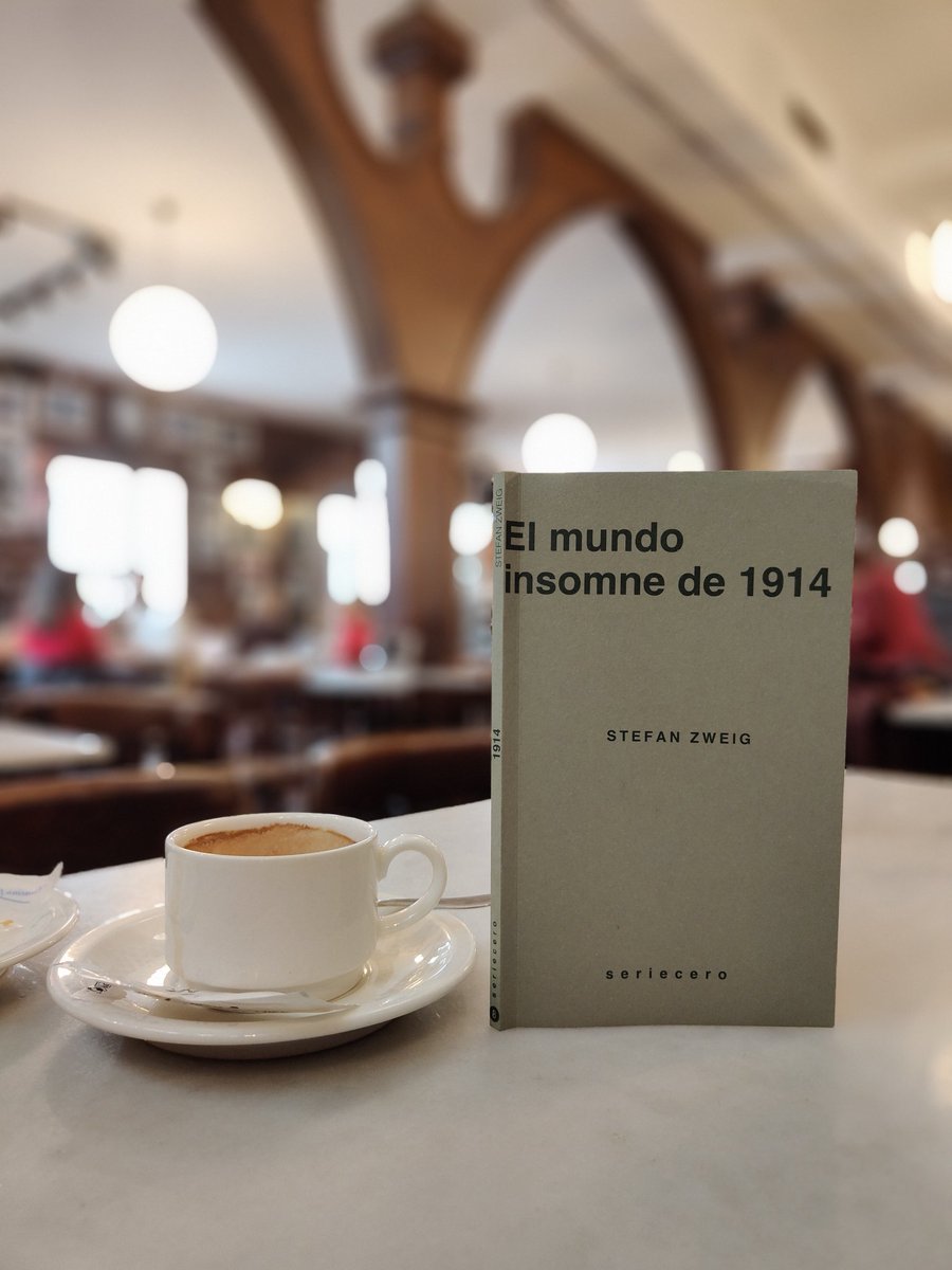 | Dᴀᴠɪᴅ Pᴀᴢ Nᴏ́ᴠᴏᴀ | (@madialevo) on Twitter photo Seguramente as páxinas máis escuras e belicosas de Stefan Zweig. Pero é necesario lelas para ter unha idea completa do home e do escritor vienés. Magnífica introdución de <a href="/Somiatwiter/">Antoni MartiMonterde</a>, outro gran amante dos cafés e da figura de Zweig, a pesar de todo. ☕✍🏻♥️
<a href="/bauplanbooks_ed/">editorial bauplan</a> Seguramente as páxinas máis escuras e belicosas de Stefan Zweig. Pero é necesario lelas para ter unha idea completa do home e do escritor vienés. Magnífica introdución de <a href="/Somiatwiter/">Antoni MartiMonterde</a>, outro gran amante dos cafés e da figura de Zweig, a pesar de todo. ☕✍🏻♥️
<a href="/bauplanbooks_ed/">editorial bauplan</a>